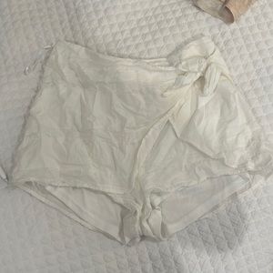 White ruffle skirt / shorts size small!